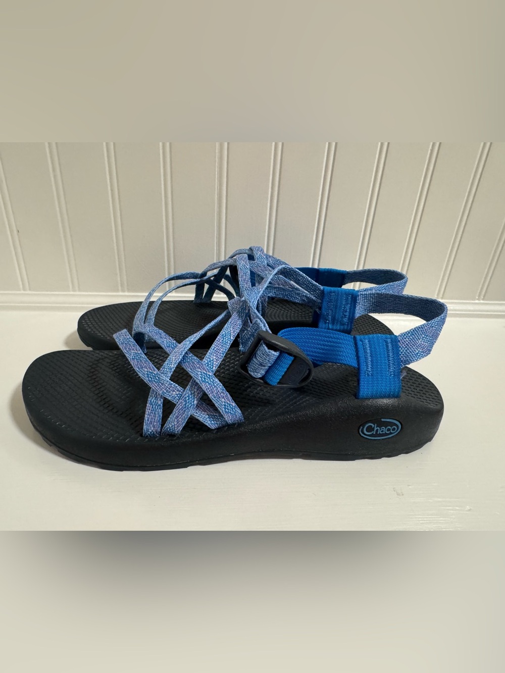Chaco Womens Blue Patterned Strap Sandals with Black Footbed